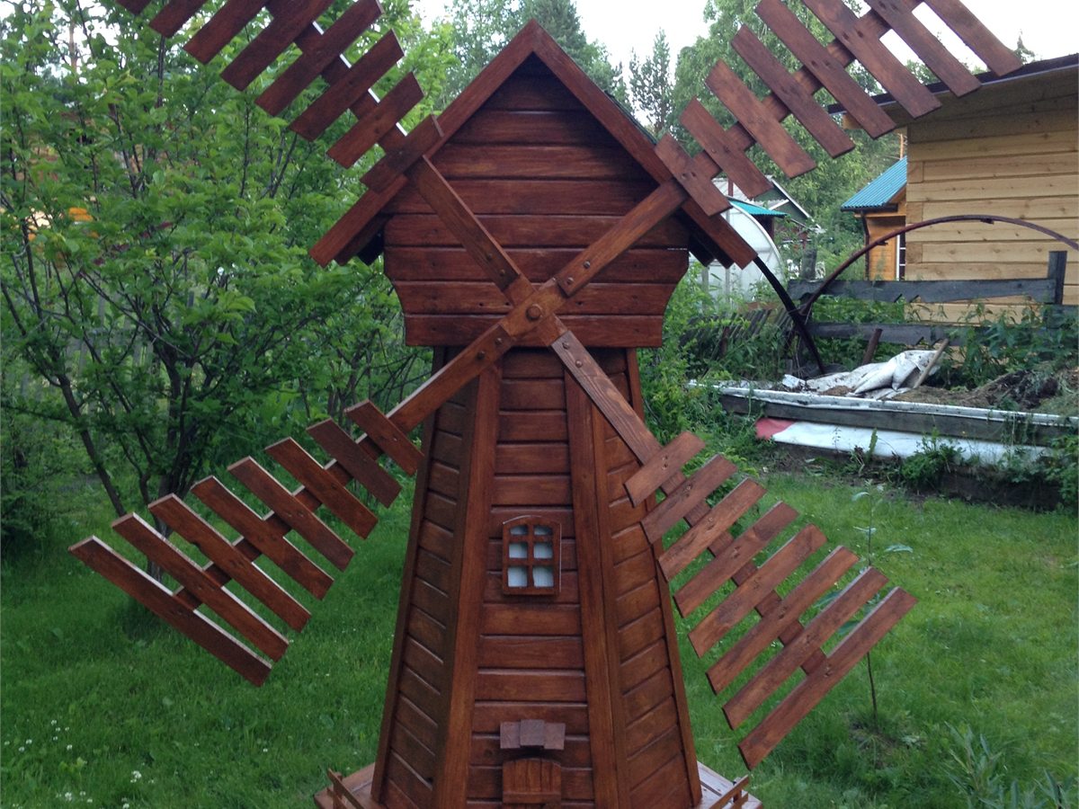 Декоративная деревянная мельница