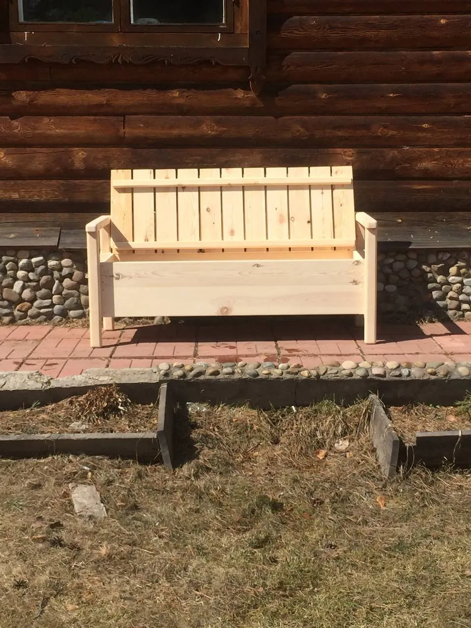 Скамья с высокой спинкой