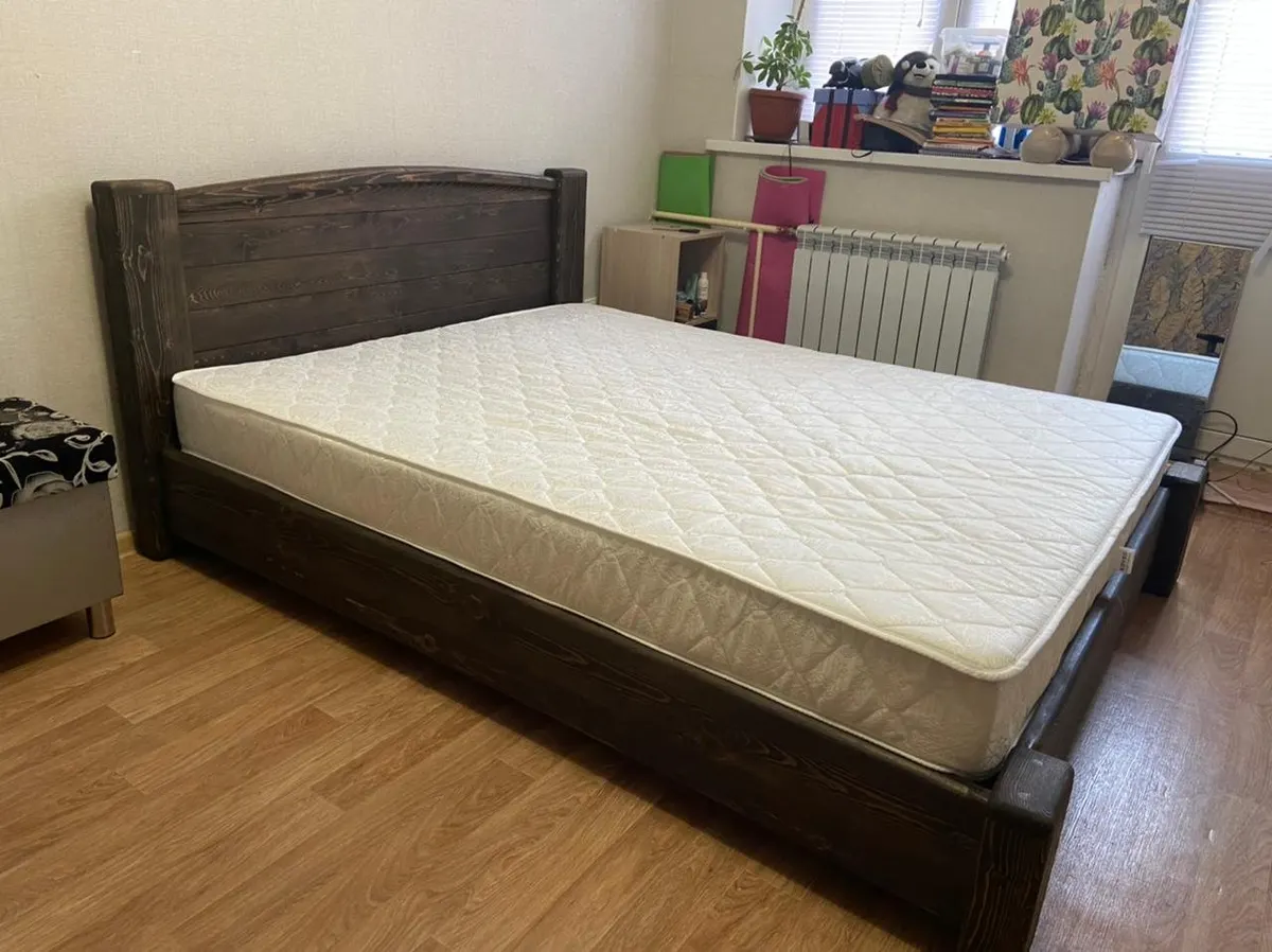 Кровать с матрасом