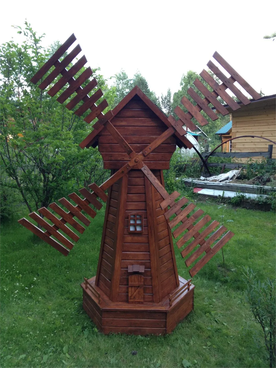 Декоративная деревянная мельница